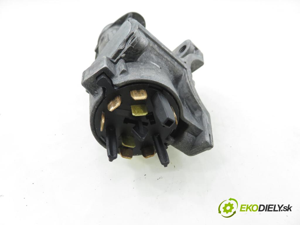 VW PASSAT B5.5 (3B3) SEDAN 2003 96,00 1.9 TDI - AWX 1896,00 spinačka 4B0905851C (Spínacia skrinka)