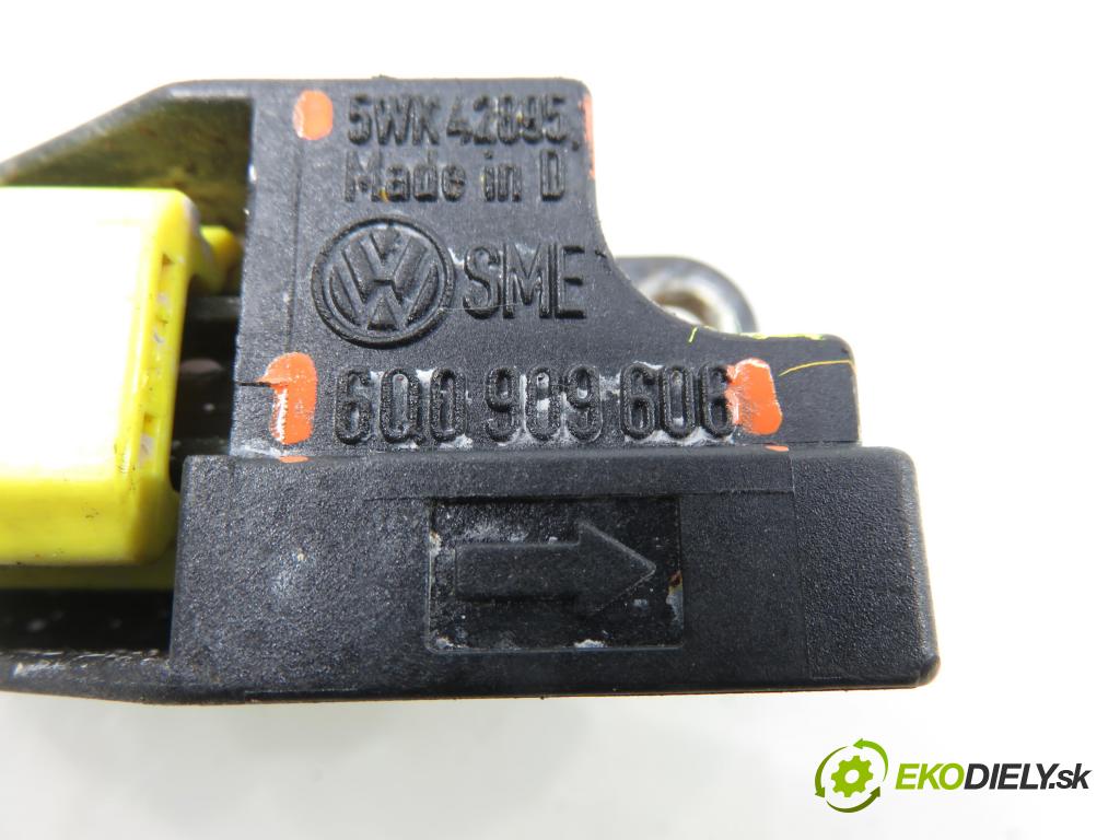 VW PASSAT B5.5 (3B3) SEDAN 2003 96,00 1.9 TDI - AWX 1896,00 Snímač nárazu 5WK42895 ; 6Q0909606 (Snímač nárazu)