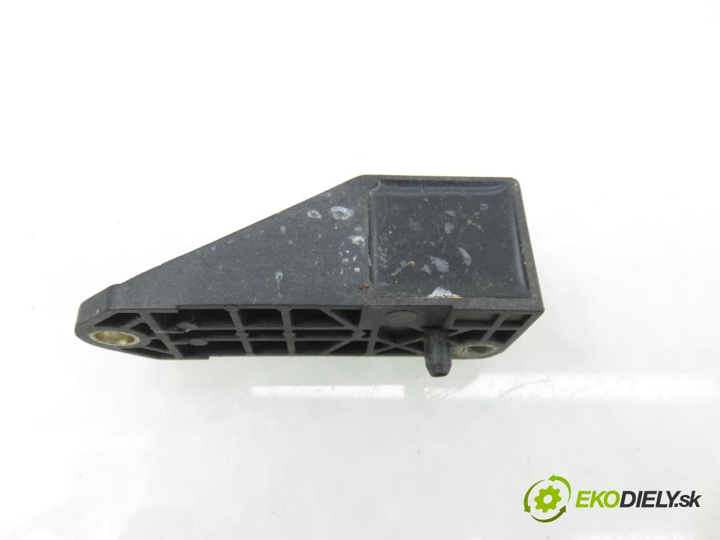 VW PASSAT B5.5 (3B3) SEDAN 2003 96,00 1.9 TDI - AWX 1896,00 Snímač nárazu 5WK42895 ; 6Q0909606 (Snímač nárazu)