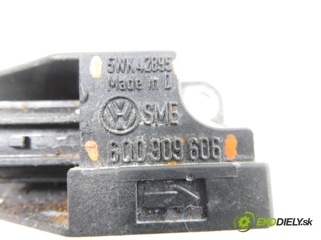 VW PASSAT B5.5 (3B3) SEDAN 2003 96,00 1.9 TDI - AWX 1896,00 Snímač nárazu 5WK42895 ; 6Q0909606 (Snímač nárazu)