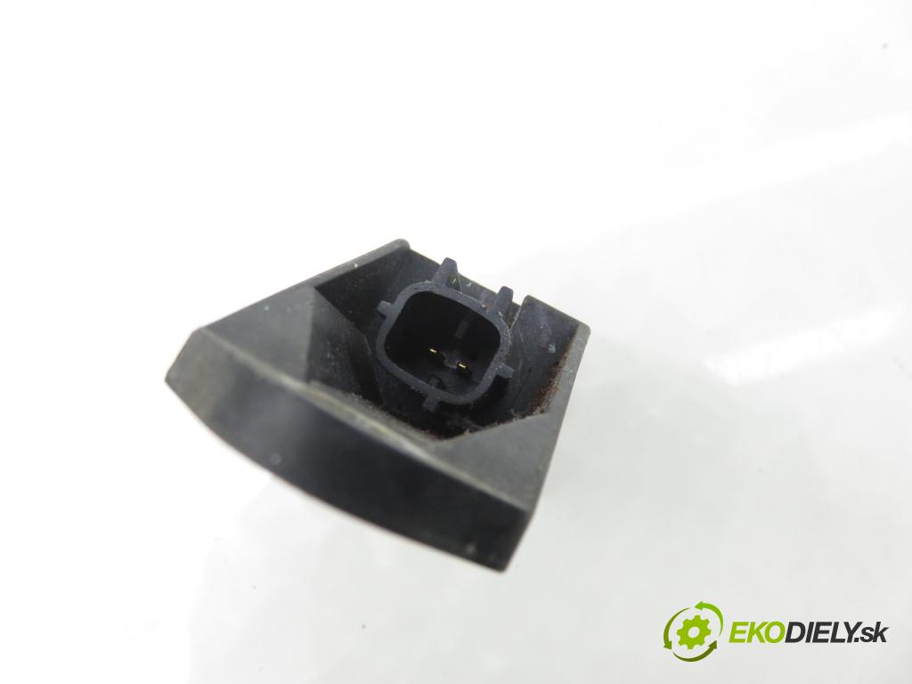 VW PASSAT B5.5 (3B3) SEDAN 2003 96,00 1.9 TDI - AWX 1896,00 Snímač nárazu 5WK42895 ; 6Q0909606 (Snímač nárazu)