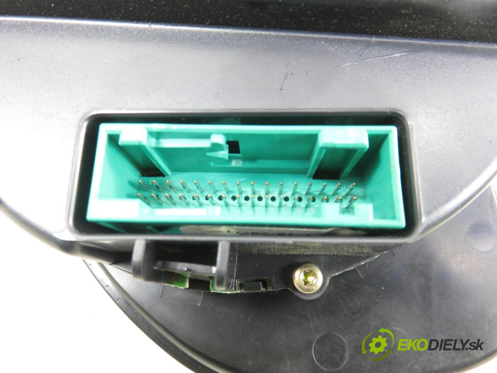 VW PASSAT B5.5 (3B3) SEDAN 2003 96,00 1.9 TDI - AWX 1896,00 prístrojovka elektrický 3B0920847E