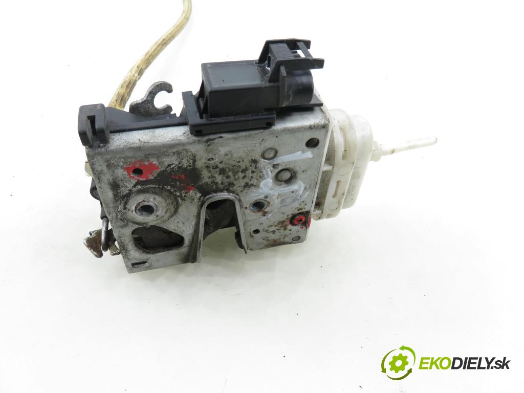 AUDI A4 Avant (8D5, B5) KOMBI 1996 92,00 1.8 - ADR 1781,00 zámok LPM 8D1837015E