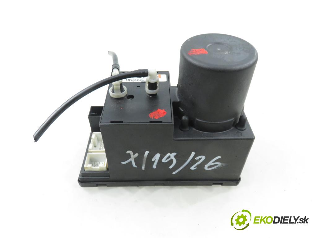 AUDI A4 Avant (8D5, B5) KOMBI 1996 92,00 1.8 - ADR 1781,00 pumpa zámku centrálneho 8L0862257E