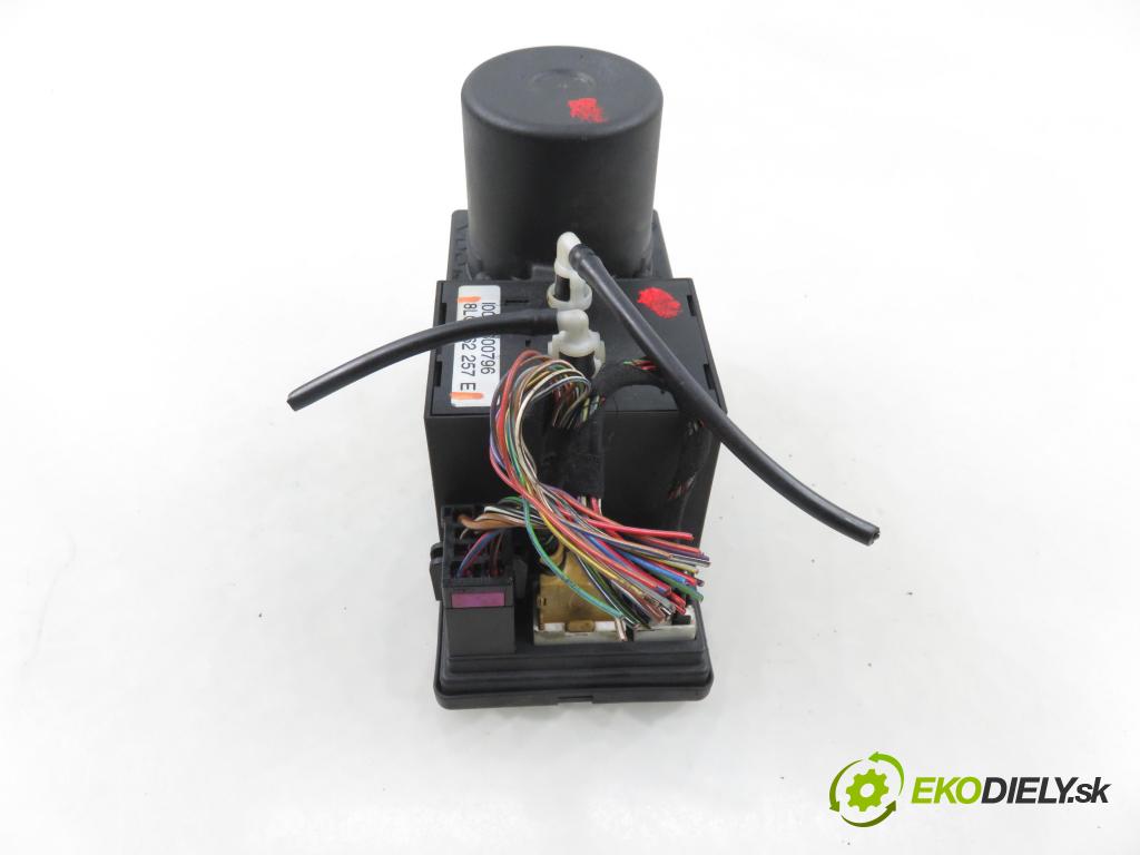 AUDI A4 Avant (8D5, B5) KOMBI 1996 92,00 1.8 - ADR 1781,00 pumpa zámku centrálneho 8L0862257E