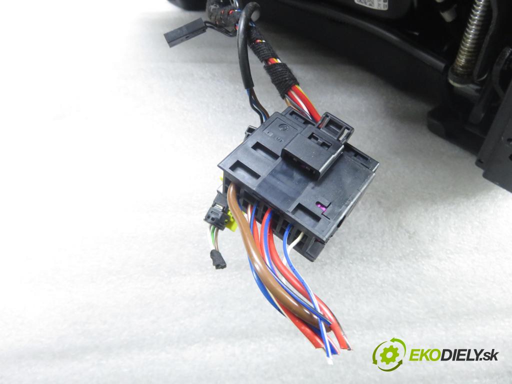 VW TIGUAN (5N_) SUV 2014 130,00 2.0 TDI 4motion - CFGC 1968,00 Sedadlá, sedačky