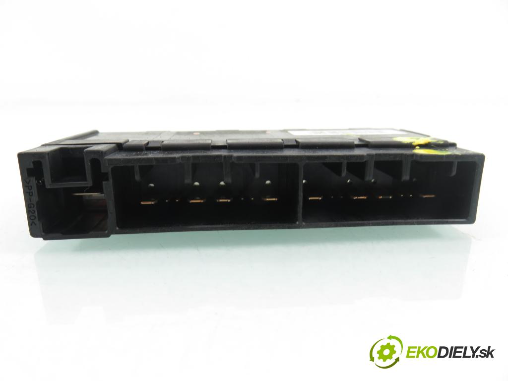 TOYOTA YARIS (_P9_) HB 2006 51,00 1.0 VVT-i (KSP90_) - 1KR-FE 998,00 MODUL BSM 8264147020