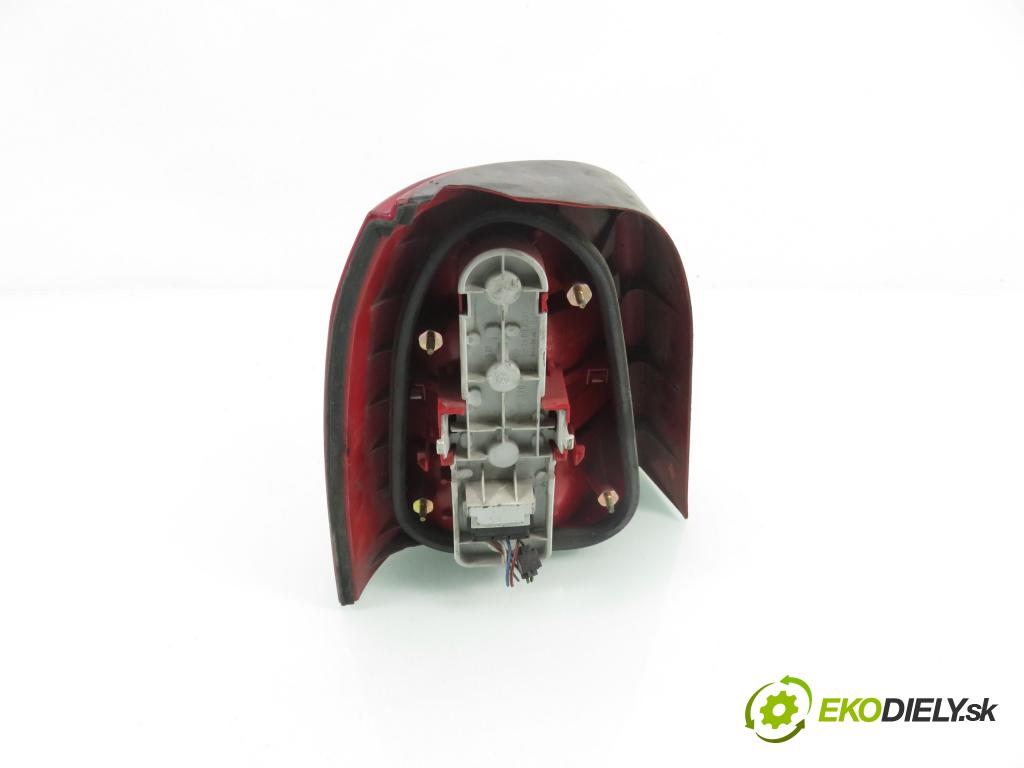 AUDI A4 Avant (8D5, B5) KOMBI 1996 92,00 1.8 - ADR 1781,00 Svetlo pravé zadné 8D9945096