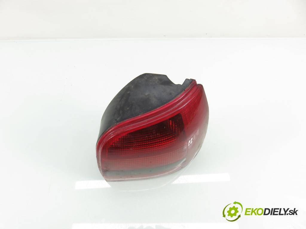 AUDI A4 Avant (8D5, B5) KOMBI 1996 92,00 1.8 - ADR 1781,00 Svetlo pravé zadné 8D9945096