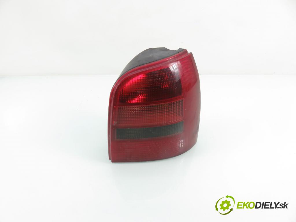 AUDI A4 Avant (8D5, B5) KOMBI 1996 92,00 1.8 - ADR 1781,00 Svetlo pravé zadné 8D9945096
