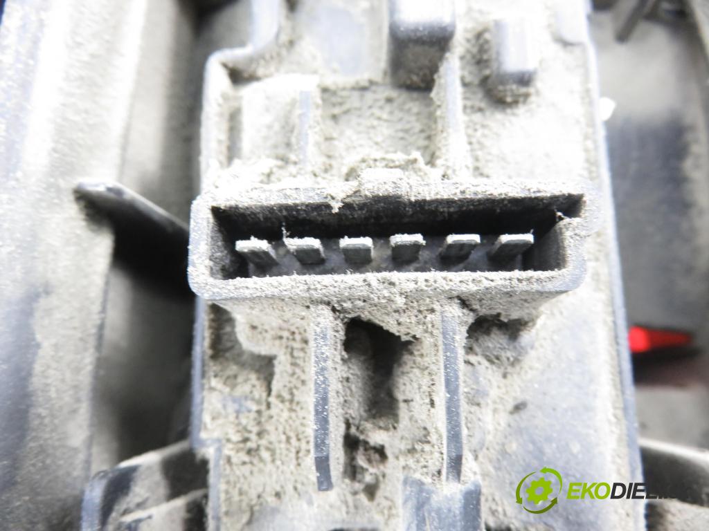 MERCEDES-BENZ VITO Autobus (638) BUS 2001 60,00 108 CDI 2.2 (638.194) - OM 611A (60 KW CDI) 2151,00 světlo pravé zadní