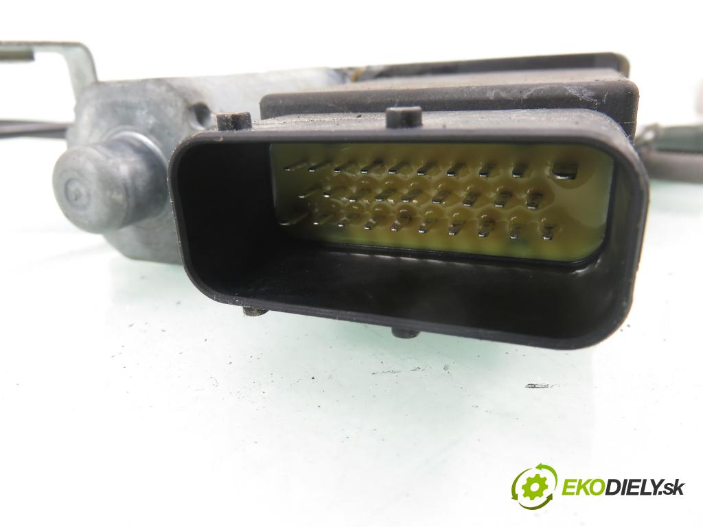 SKODA OCTAVIA I (1U2) LIFTBACK 2002 81,00 1.9 TDI - AHF 1896,00 mechanismus oken 0130821731