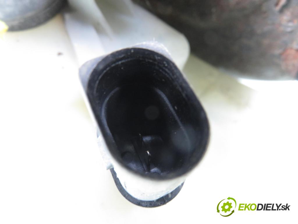 VW PASSAT B5.5 (3B3) SEDAN 2003 96,00 1.9 TDI - AWX 1896,00 posilovač 3B0614105A (Servočerpadlo)