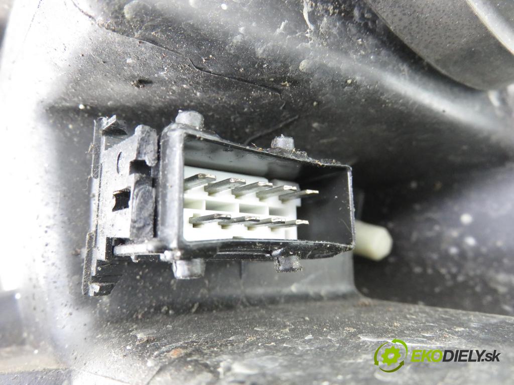 PEUGEOT 407 SW (6E_) KOMBI 2004 100,00 2.0 HDi 135 - RHR 1997,00 Svetlo PP 0301213274