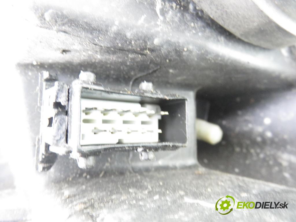 PEUGEOT 407 SW (6E_) KOMBI 2004 100,00 2.0 HDi 135 - RHR 1997,00 Svetlo PP 0301213274