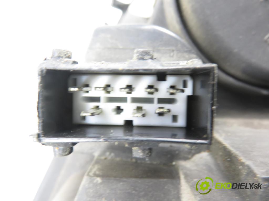 PEUGEOT 307 SW (3H) KOMBI 2006 80,00 1.6 HDI 110 - 9HZ (DV6TED4) 1560,00 světlo LP 9681834880