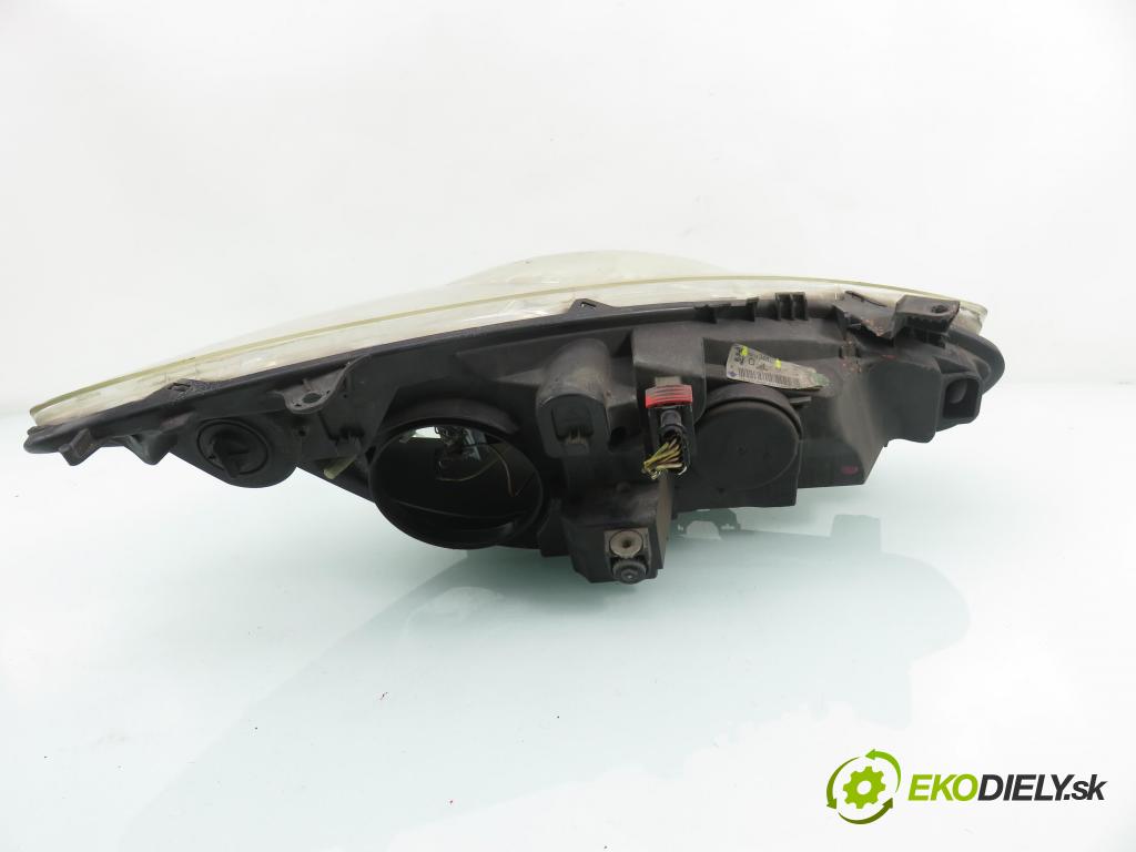 PEUGEOT 307 SW (3H) KOMBI 2006 80,00 1.6 HDI 110 - 9HZ (DV6TED4) 1560,00 světlo LP 9681834880