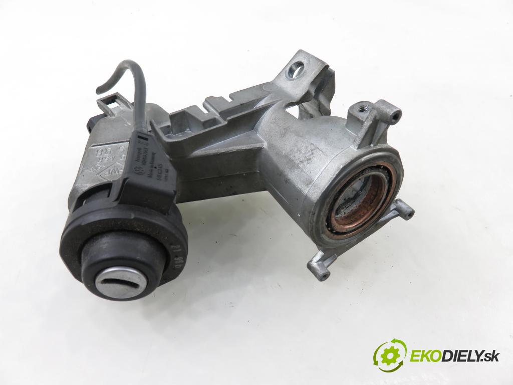 VW TRANSPORTER IV Skrzynia (70XA) FURGON 1996 50,00 1.9 TD 68 - ABL 1896,00 spinačka 701905851 (Spínacia skrinka)