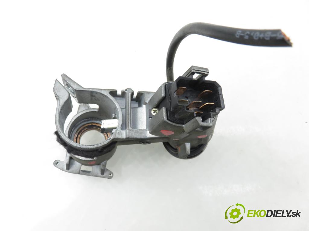 VW TRANSPORTER IV Skrzynia (70XA) FURGON 1996 50,00 1.9 TD 68 - ABL 1896,00 spínačka 701905851 (Spínací skříňka)