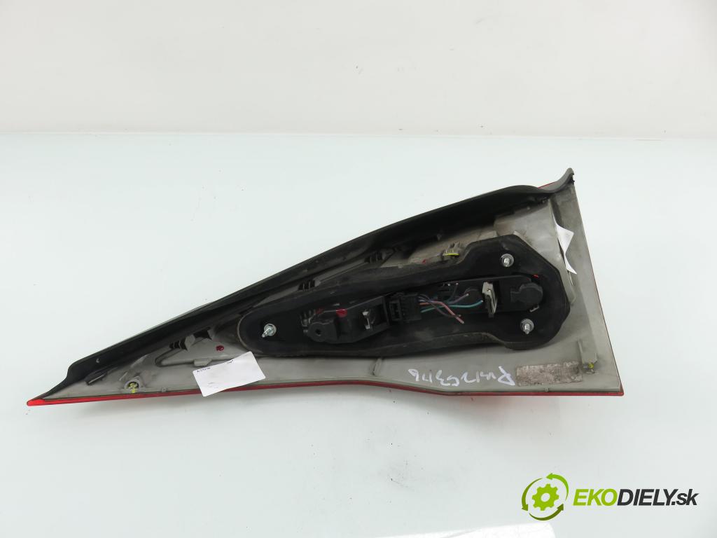 RENAULT MEGANE II Kombi (KM0/1_) KOMBI 2007 96,00 1.9 dCi 131 - F9Q 804 1870,00 světlo pravé zadní 8200417351