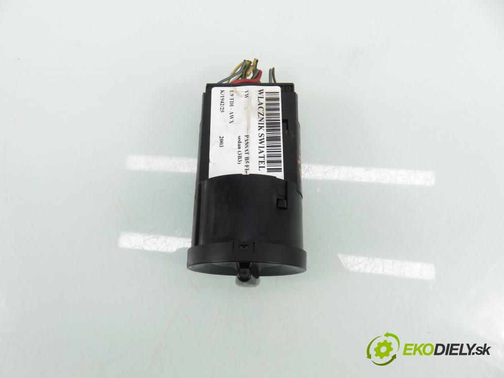 VW PASSAT B5.5 (3B3) SEDAN 2003 96,00 1.9 TDI - AWX 1896,00 přepínač světla 1C0941531C