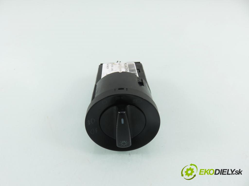 VW PASSAT B5.5 (3B3) SEDAN 2003 96,00 1.9 TDI - AWX 1896,00 přepínač světla 1C0941531C