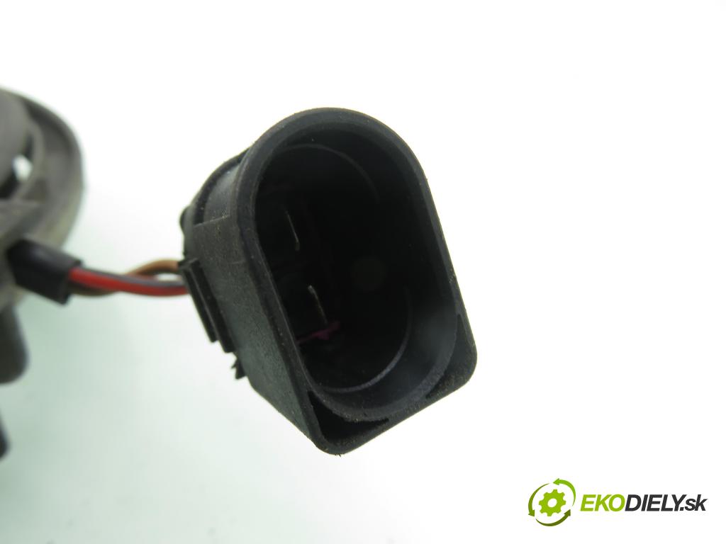 VW PASSAT B5.5 (3B3) SEDAN 2003 96,00 1.9 TDI - AWX 1896,00 Ventilátor chladič klímatizácie 8D0959455R