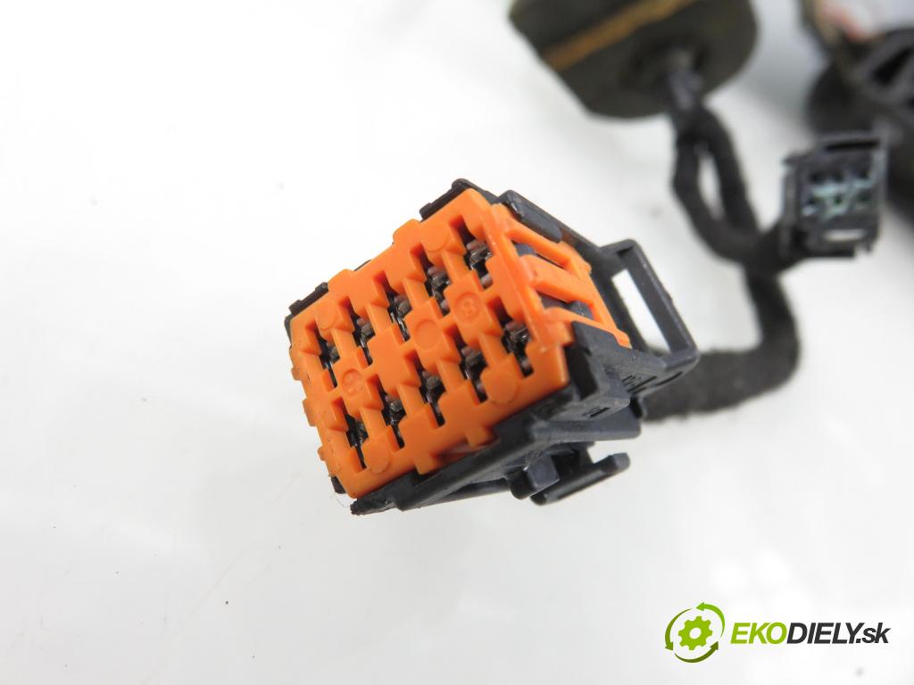 CITROEN C5 III Break (RW_) KOMBI 2008 150,00 2.7 HDi - DT17ED4 2720,00 zpětné zrcátko