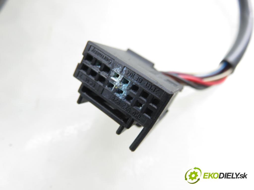 VW GOLF V (1K1) HB 2005 77,00 1.9 TDI PD 105 - BKC 1896,00 zpětné zrcátko