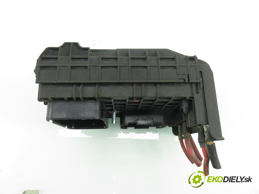 VW GOLF V (1K1) HB 2005 77,00 1.9 TDI PD 105 - BKC 1896,00 Skrinka POJISTKY: 1K0937124K