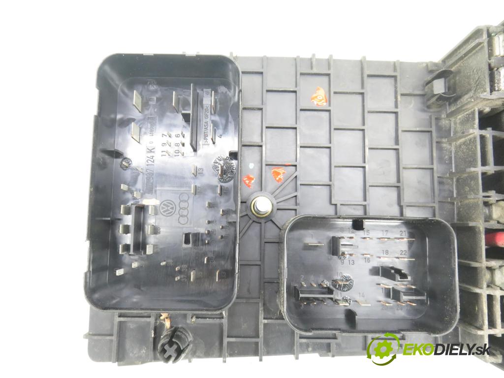 VW GOLF V (1K1) HB 2005 77,00 1.9 TDI PD 105 - BKC 1896,00 Skrinka POJISTKY: 1K0937124K