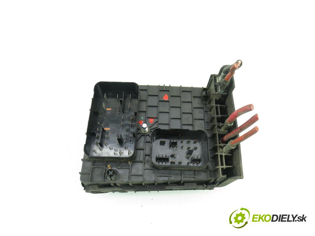 VW GOLF V (1K1) HB 2005 77,00 1.9 TDI PD 105 - BKC 1896,00 Skrinka POJISTKY: 1K0937124K