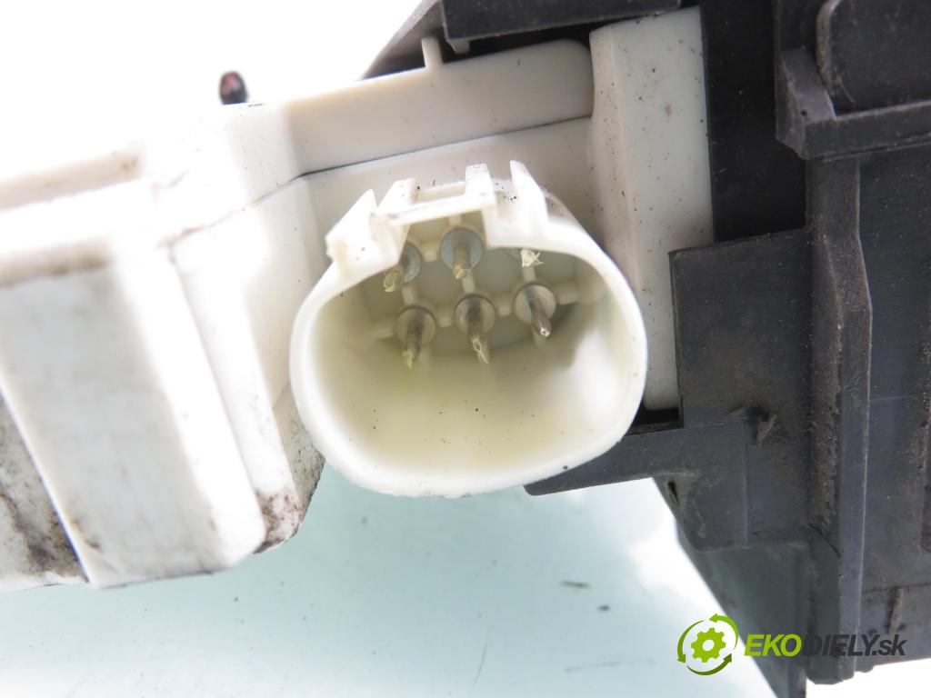 FORD GALAXY (WGR) MINIVAN 2003 66,00 1.9 TDI PD 90 - ANU 1896,00 zámok 93BG220A20DD