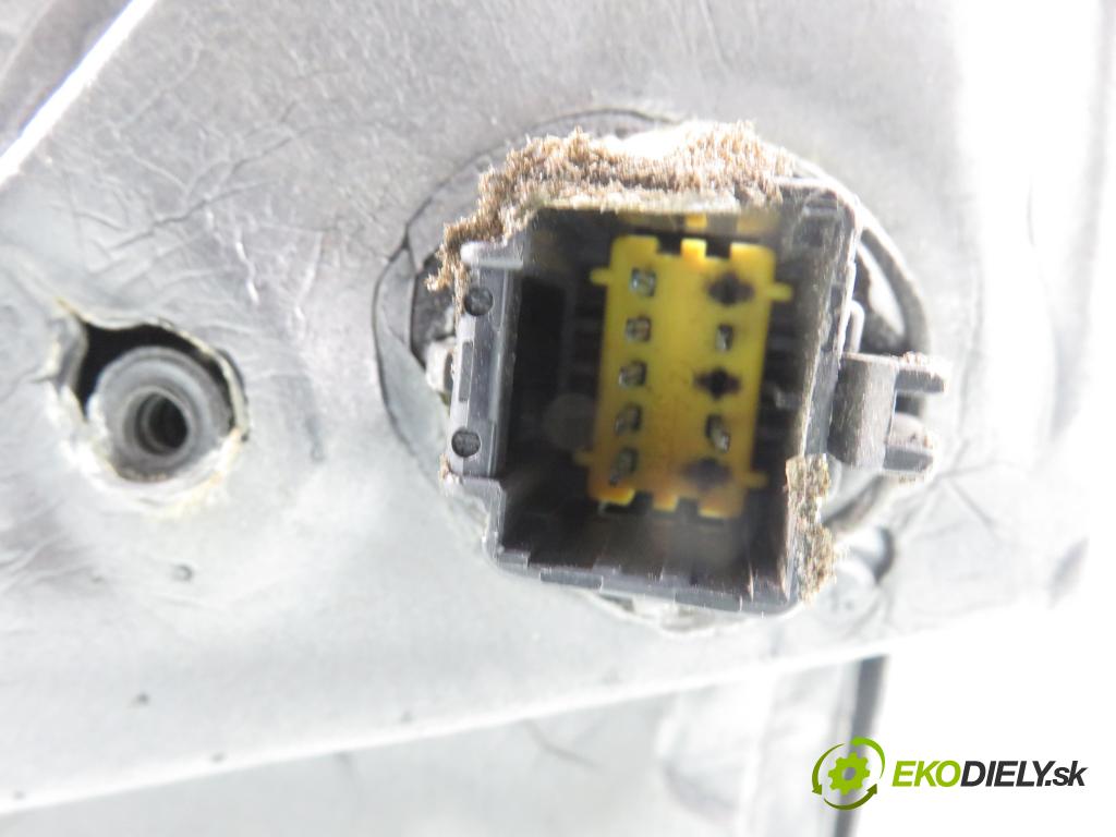 RENAULT MEGANE II Kombi (KM0/1_) KOMBI 2007 96,00 1.9 dCi 131 - F9Q 804 1870,00 zpětné zrcátko LE