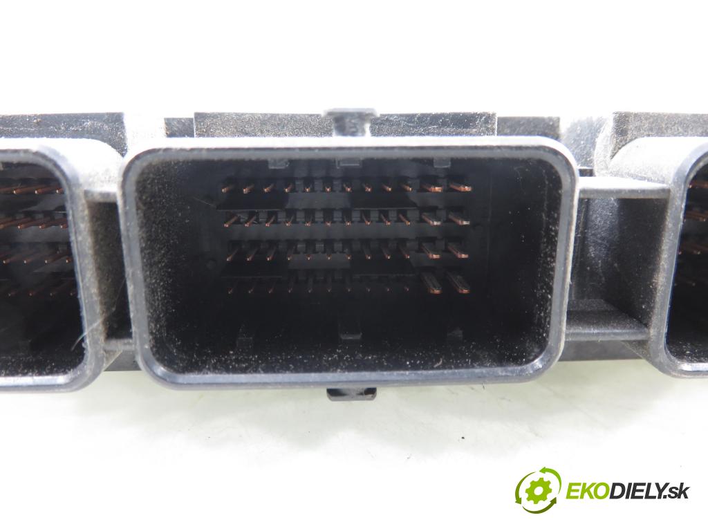 RENAULT MEGANE II Kombi (KM0/1_) KOMBI 2007 96,00 1.9 dCi 131 - F9Q 804 1870,00 řídící jednotka motora 0281014353 ; 8200601334