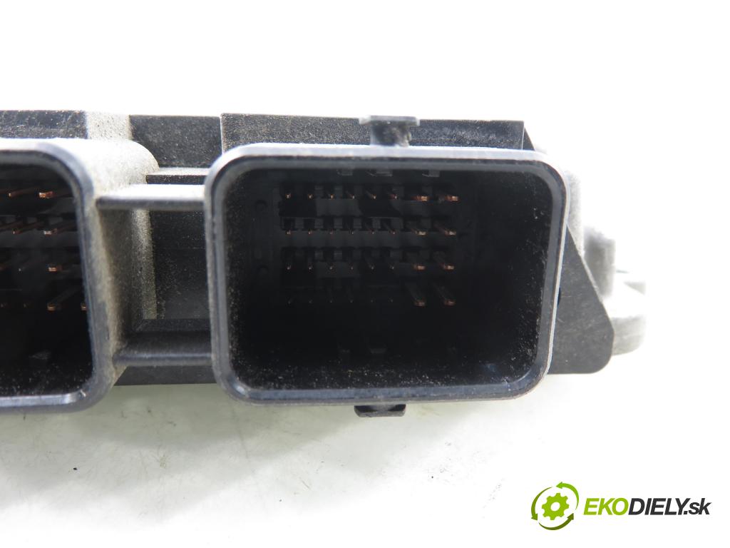 RENAULT MEGANE II Kombi (KM0/1_) KOMBI 2007 96,00 1.9 dCi 131 - F9Q 804 1870,00 řídící jednotka motora 0281014353 ; 8200601334