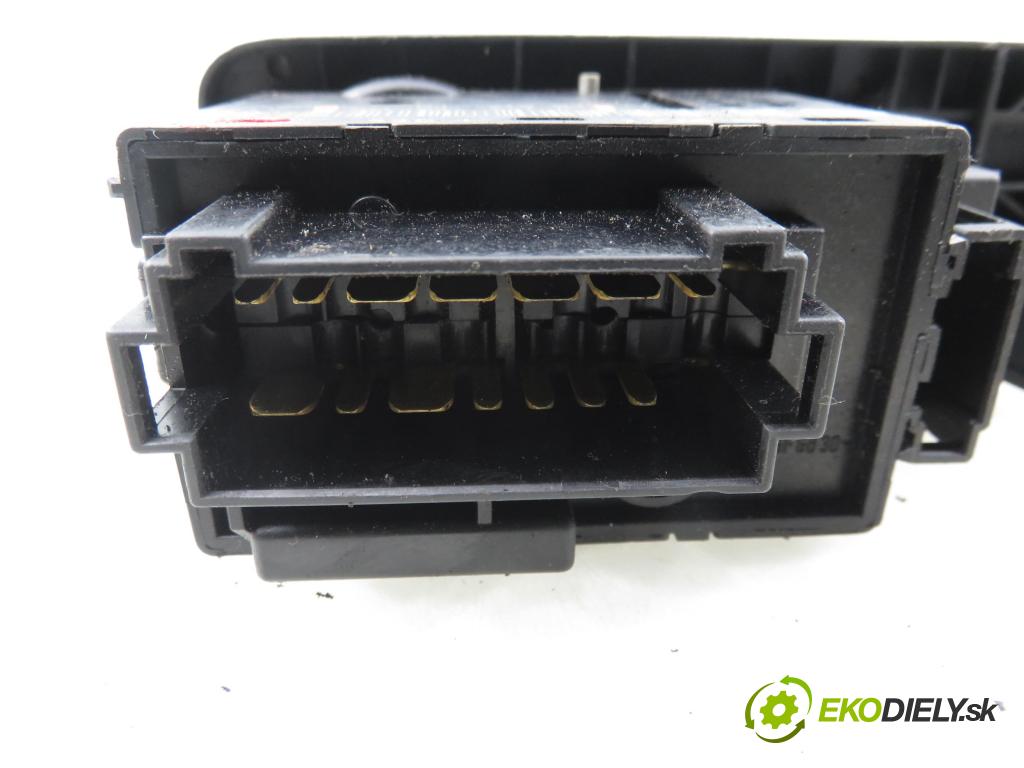 VW PASSAT B3/B4 Variant (3A5, 35I) KOMBI 1996 85,00 2.0 115 - 2E 1984,00 přepínač světla 3A1941531E