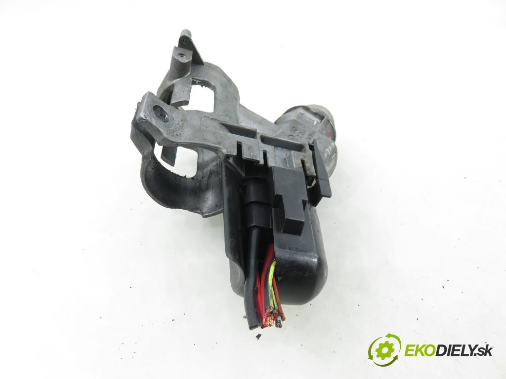 VW POLO (6N1) HB 1999 55,00 75 1.6 - AEE 1598,00 spinačka / zámky 357905851