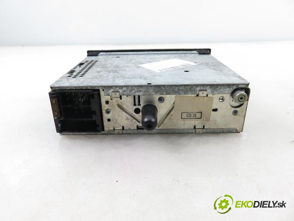 VW PASSAT B5.5 (3B3) SEDAN 2001 96,00 1.9 TDI - AWX 1896,00 RADIO 1J0035152F