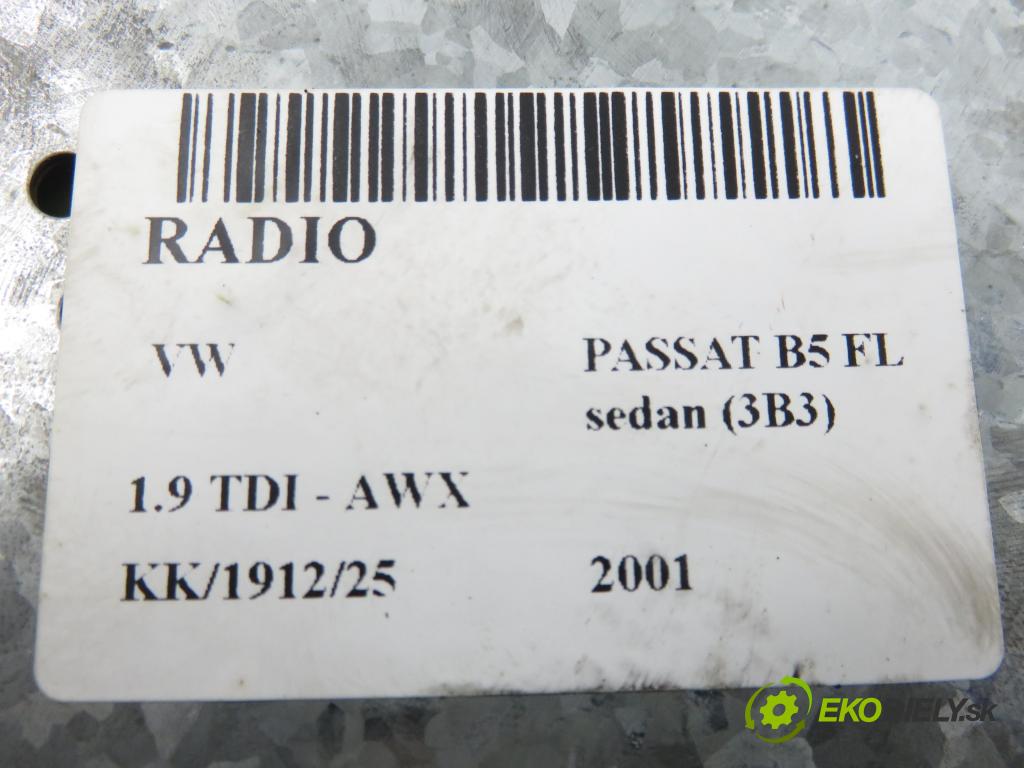 VW PASSAT B5.5 (3B3) SEDAN 2001 96,00 1.9 TDI - AWX 1896,00 RADIO 1J0035152F