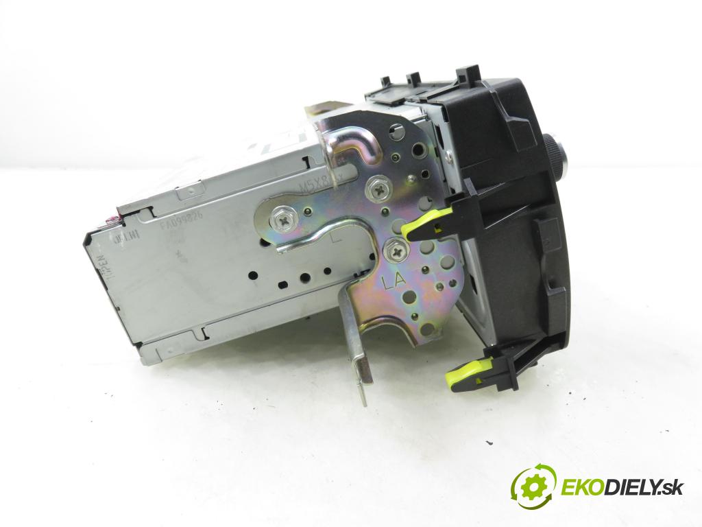 TOYOTA AURIS TOURING SPORTS (_E18_) KOMBI 2014 91,00 2.0 D-4D 124 (ADE186_) - 1AD-FTV 1998,00 RADIO 8614002010