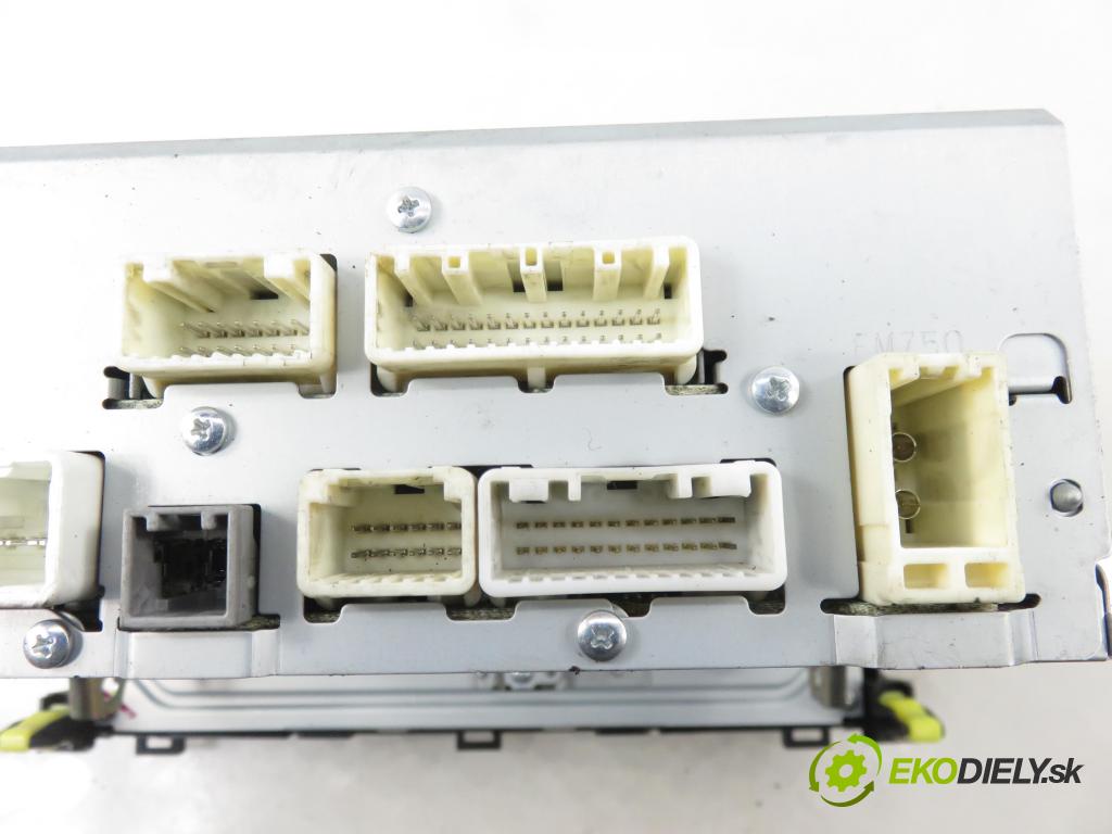 TOYOTA AURIS TOURING SPORTS (_E18_) KOMBI 2014 91,00 2.0 D-4D 124 (ADE186_) - 1AD-FTV 1998,00 RADIO 8614002010