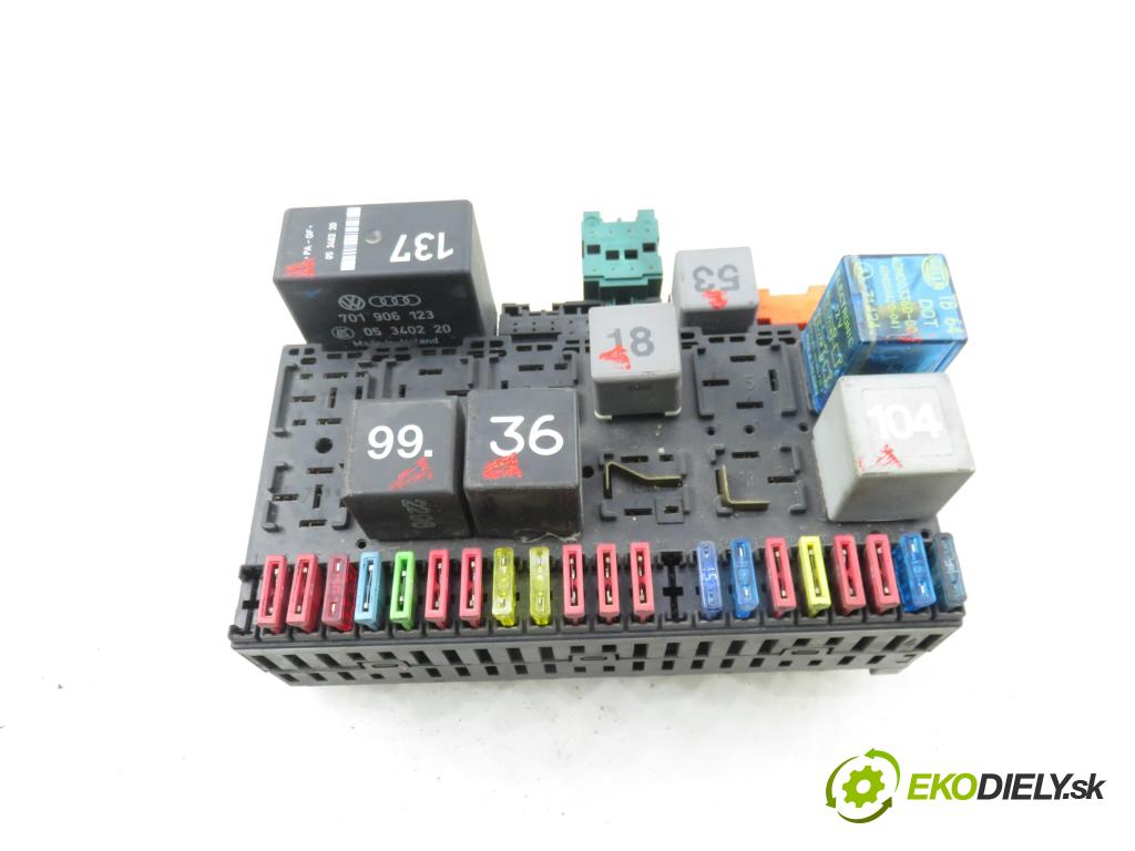 VW TRANSPORTER IV Skrzynia (70XA) FURGON 1996 50,00 1.9 TD 68 - ABL 1896,00 skříňka POJISTKY: