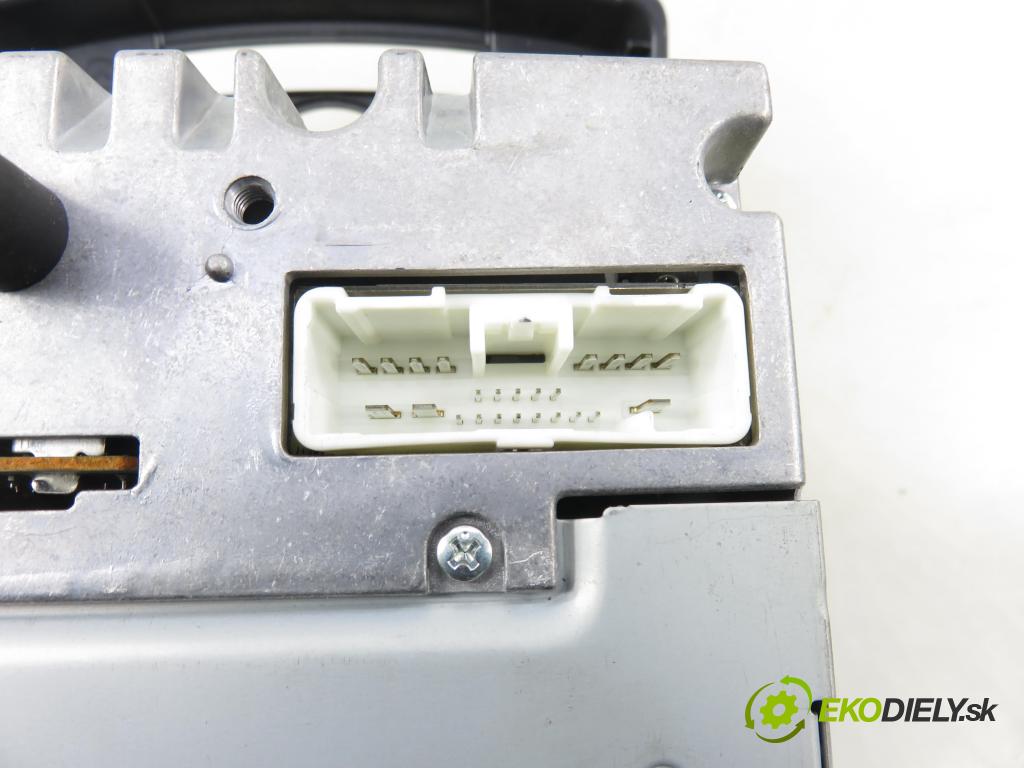 MAZDA 5 (CR19) MINIVAN 2009 105,00 2.0 MZR-CD 143 - RF7J 1998,00 RADIO 14797325