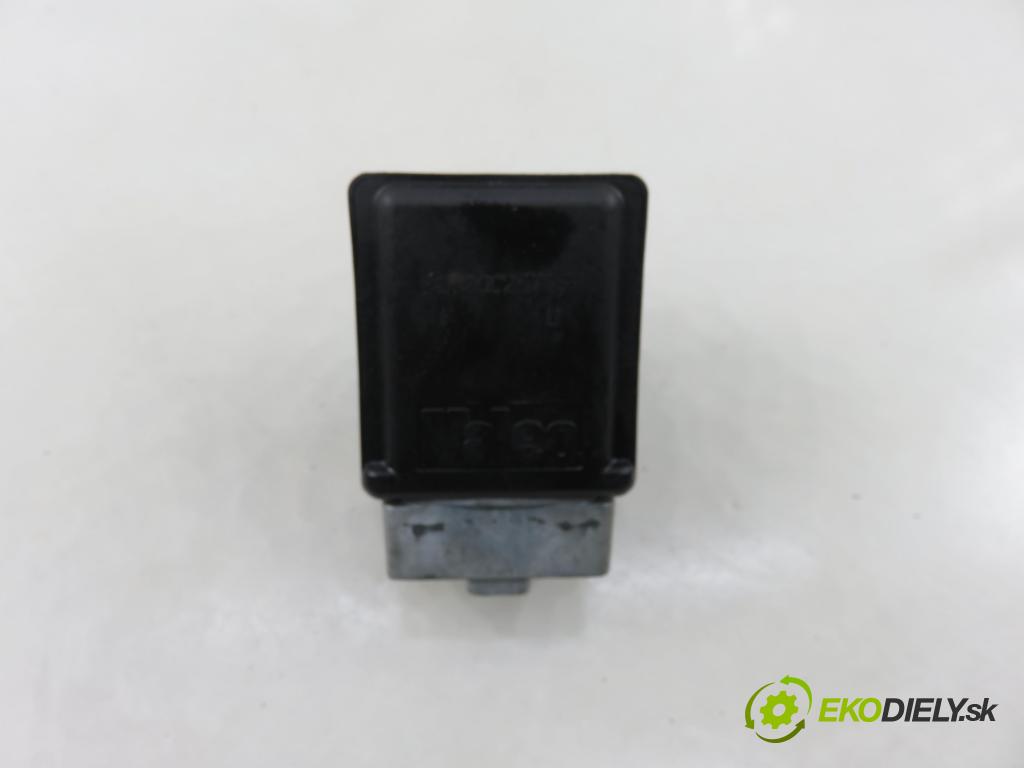 RENAULT MEGANE II Kombi (KM0/1_) KOMBI 2007 96,00 1.9 dCi 131 - F9Q 804 1870,00 blokáda tyče volantu 8200468515