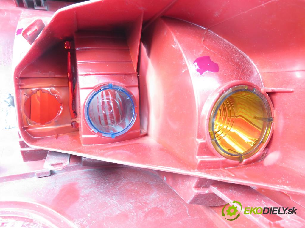 PEUGEOT 407 SW (6E_) KOMBI 2004 100,00 2.0 HDi 135 - RHR 1997,00 světlo levé zadní