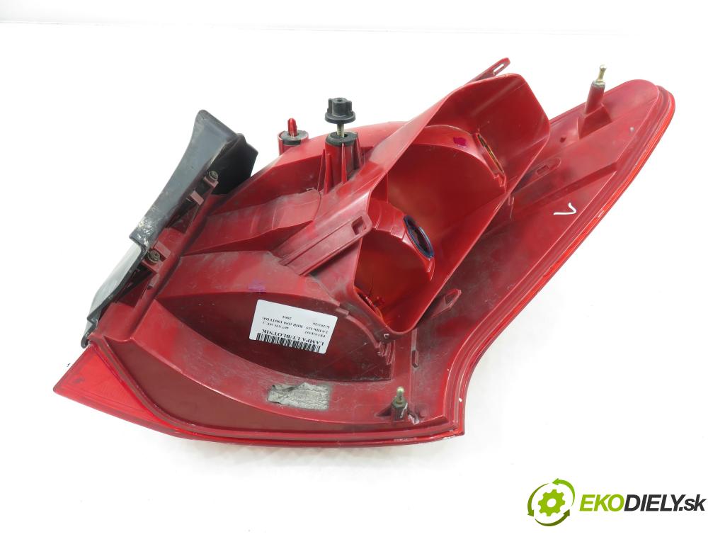 PEUGEOT 407 SW (6E_) KOMBI 2004 100,00 2.0 HDi 135 - RHR 1997,00 světlo levé zadní