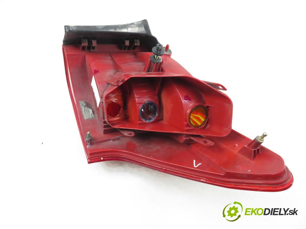 PEUGEOT 407 SW (6E_) KOMBI 2004 100,00 2.0 HDi 135 - RHR 1997,00 světlo levé zadní