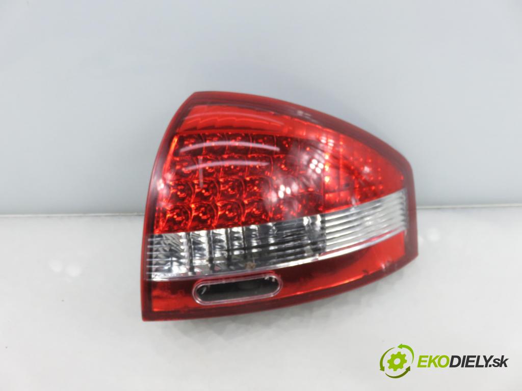 AUDI A6 (4B2, C5) SEDAN 1998 110,00 2.5 TDI - AFB 2496,00 Svetlo pravé zadné 