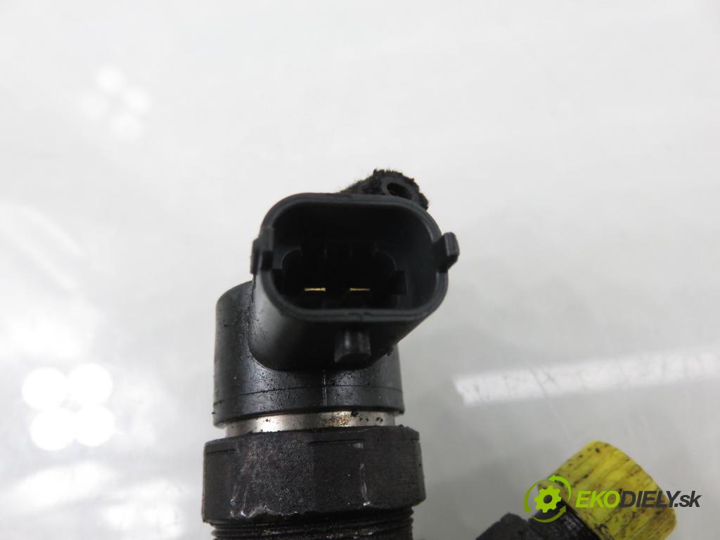 FIAT CROMA (194_) KOMBI 2006 110,00 1.9 D Multijet 150 - 939 A2.000 1910,00 vstrekovač 0445110243 (Vstrekovač paliva)